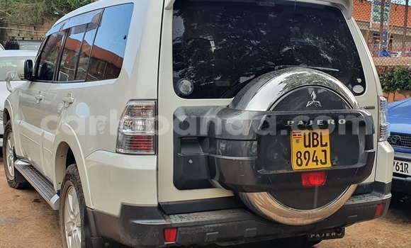 Acheter Occasion Voiture Mitsubishi Pajero Blanc à Kampala, Ouganda Acheter Occasion Voiture Mitsubishi Pajero Blanc à Kampala, Ouganda