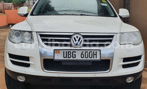 Acheter Occasion Voiture Volkswagen Touareg Blanc à Kampala, Ouganda