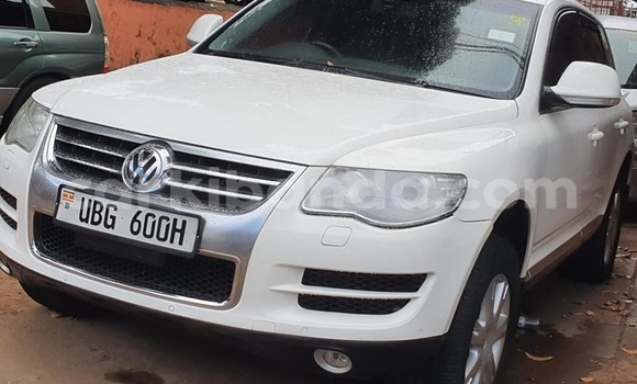 Acheter Occasion Voiture Volkswagen Touareg Blanc à Kampala, Ouganda Acheter Occasion Voiture Volkswagen Touareg Blanc à Kampala, Ouganda