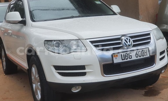 Acheter Occasion Voiture Volkswagen Touareg Blanc à Kampala, Ouganda Acheter Occasion Voiture Volkswagen Touareg Blanc à Kampala, Ouganda