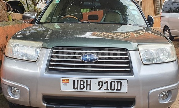 Nunua Ilio tumika Subaru Forester Kijani Gari ndani ya Kampala nchini Uganda