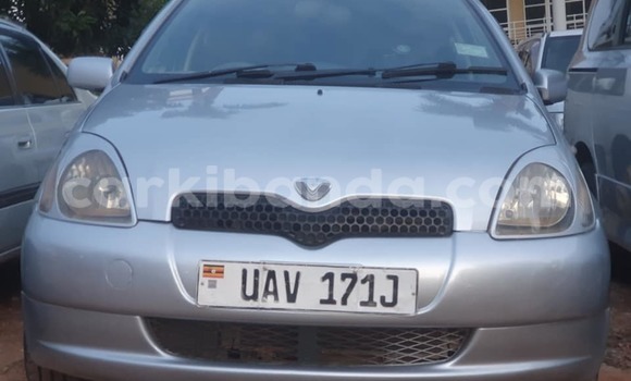Nunua Ilio tumika Toyota Vitz Fedha Gari ndani ya Kampala nchini Uganda