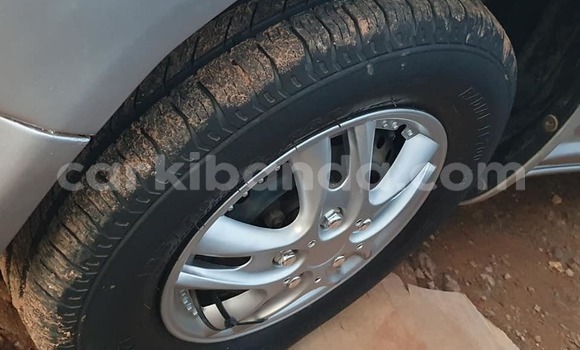 Acheter Occasion Voiture Toyota Vitz Gris à Kampala, Ouganda Acheter Occasion Voiture Toyota Vitz Gris à Kampala, Ouganda