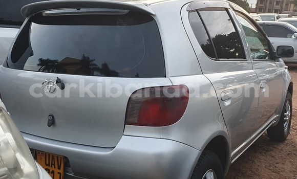 Acheter Occasion Voiture Toyota Vitz Gris à Kampala, Ouganda Acheter Occasion Voiture Toyota Vitz Gris à Kampala, Ouganda