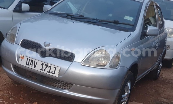 Acheter Occasion Voiture Toyota Vitz Gris à Kampala, Ouganda Acheter Occasion Voiture Toyota Vitz Gris à Kampala, Ouganda