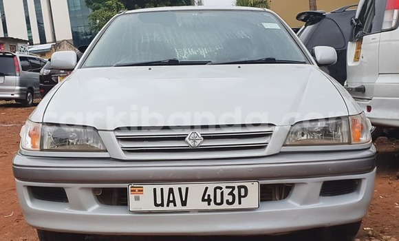 Acheter Occasion Voiture Toyota Premio Blanc à Kampala, Ouganda Acheter Occasion Voiture Toyota Premio Blanc à Kampala, Ouganda