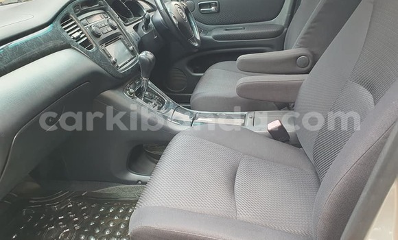 Acheter Occasion Voiture Toyota Kruger Gris à Kampala, Ouganda Acheter Occasion Voiture Toyota Kruger Gris à Kampala, Ouganda