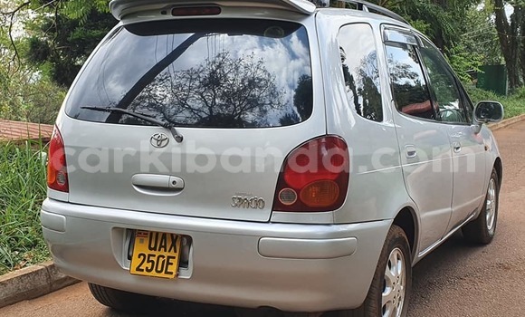 Acheter Occasion Voiture Toyota Spacio Gris à Kampala, Ouganda Acheter Occasion Voiture Toyota Spacio Gris à Kampala, Ouganda