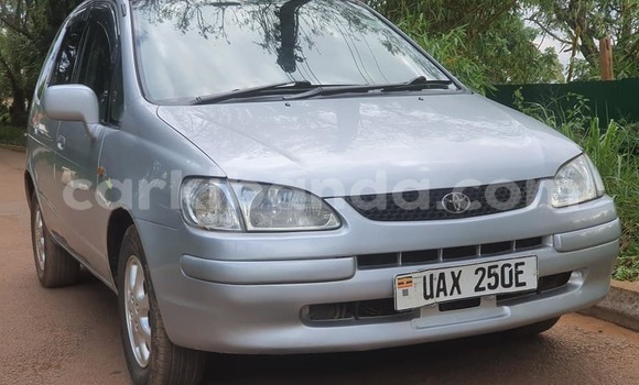 Acheter Occasion Voiture Toyota Spacio Gris à Kampala, Ouganda Acheter Occasion Voiture Toyota Spacio Gris à Kampala, Ouganda