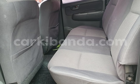 Acheter Occasion Voiture Toyota Hilux Gris à Kampala, Ouganda Acheter Occasion Voiture Toyota Hilux Gris à Kampala, Ouganda