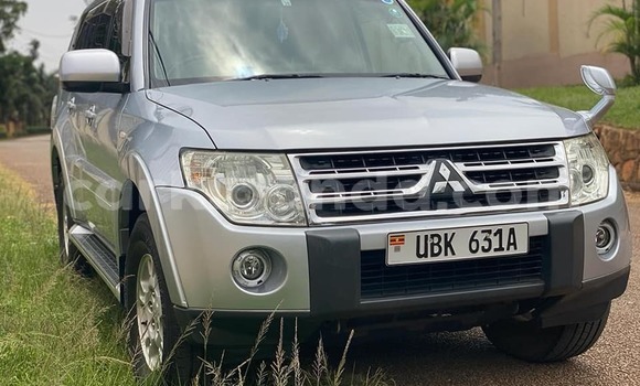 Acheter Occasion Voiture Mitsubishi Pajero Gris à Kampala, Ouganda