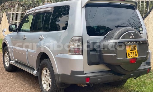Acheter Occasion Voiture Mitsubishi Pajero Gris à Kampala, Ouganda Acheter Occasion Voiture Mitsubishi Pajero Gris à Kampala, Ouganda