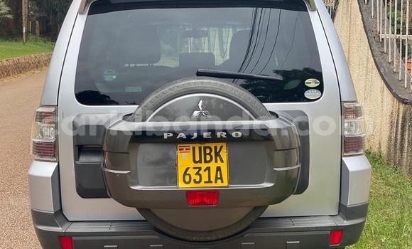 Acheter Occasion Voiture Mitsubishi Pajero Gris à Kampala, Ouganda Acheter Occasion Voiture Mitsubishi Pajero Gris à Kampala, Ouganda