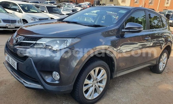 Nunua Ilio tumika Toyota RAV4 Nyeusi Gari ndani ya Kampala nchini Uganda