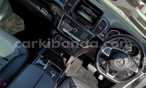 Gura Yakoze Mercedes‒Benz GLE White Imodoka i Kampala mu Uganda Gura Yakoze Mercedes‒Benz GLE White Imodoka i Kampala mu Uganda