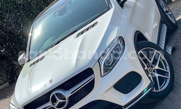 Gura Yakoze Mercedes‒Benz GLE White Imodoka i Kampala mu Uganda Gura Yakoze Mercedes‒Benz GLE White Imodoka i Kampala mu Uganda