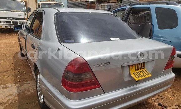 Acheter Occasion Voiture Mercedes‒Benz C–Class Gris à Kampala, Ouganda Acheter Occasion Voiture Mercedes‒Benz C–Class Gris à Kampala, Ouganda