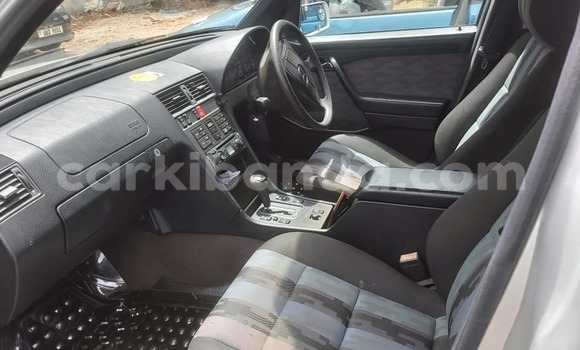 Acheter Occasion Voiture Mercedes‒Benz C–Class Gris à Kampala, Ouganda Acheter Occasion Voiture Mercedes‒Benz C–Class Gris à Kampala, Ouganda
