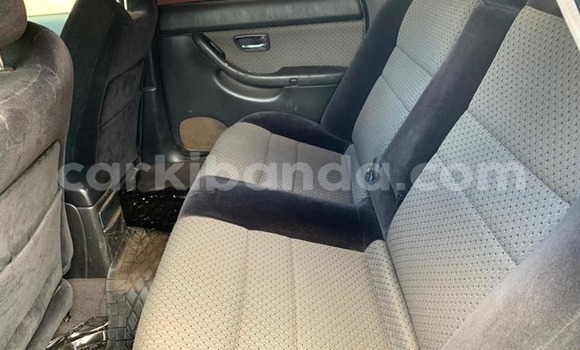 Acheter Occasion Voiture Subaru Legacy Gris à Kampala, Ouganda Acheter Occasion Voiture Subaru Legacy Gris à Kampala, Ouganda