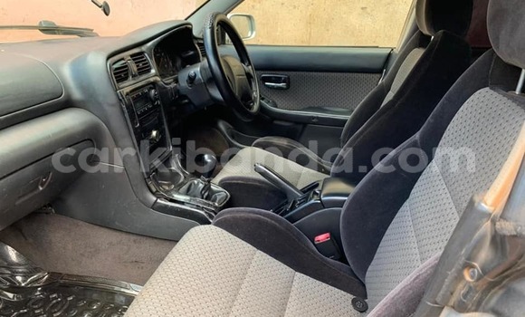 Acheter Occasion Voiture Subaru Legacy Gris à Kampala, Ouganda Acheter Occasion Voiture Subaru Legacy Gris à Kampala, Ouganda