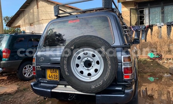Acheter Occasion Voiture Toyota Land Cruiser Bleu à Kampala, Ouganda Acheter Occasion Voiture Toyota Land Cruiser Bleu à Kampala, Ouganda