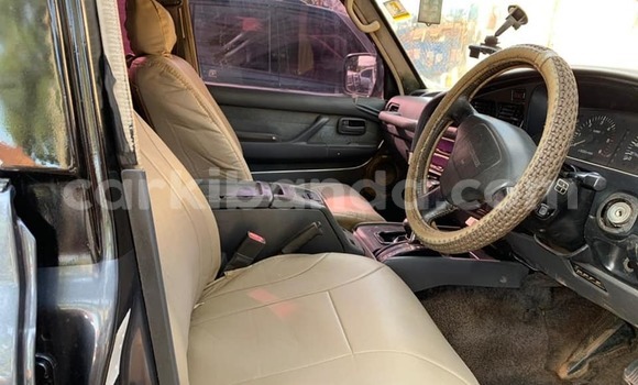 Acheter Occasion Voiture Toyota Land Cruiser Bleu à Kampala, Ouganda Acheter Occasion Voiture Toyota Land Cruiser Bleu à Kampala, Ouganda