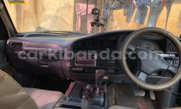 Acheter Occasion Voiture Toyota Land Cruiser Bleu à Kampala, Ouganda Acheter Occasion Voiture Toyota Land Cruiser Bleu à Kampala, Ouganda