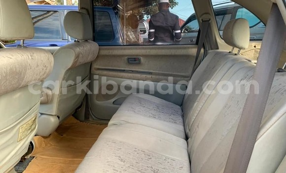 Acheter Occasion Voiture Toyota Nadia Blanc à Kampala, Ouganda Acheter Occasion Voiture Toyota Nadia Blanc à Kampala, Ouganda