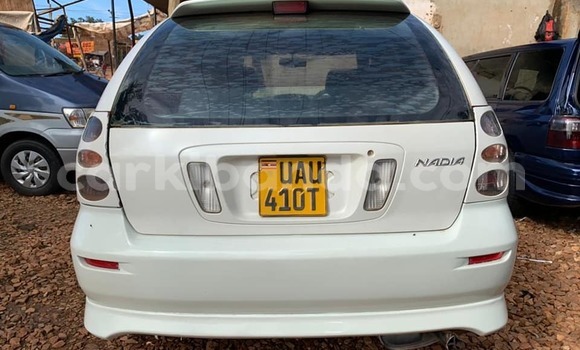Acheter Occasion Voiture Toyota Nadia Blanc à Kampala, Ouganda Acheter Occasion Voiture Toyota Nadia Blanc à Kampala, Ouganda