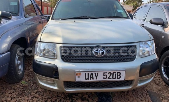 Nunua Ilio tumika Toyota Probox Fedha Gari ndani ya Kampala nchini Uganda