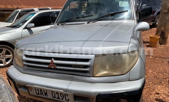Nunua Ilio tumika Mitsubishi Pajero iO Fedha Gari ndani ya Kampala nchini Uganda