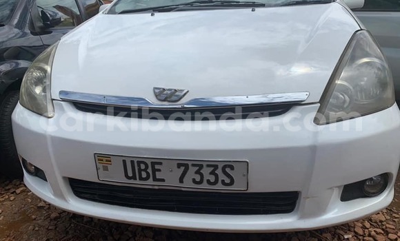 Nunua Ilio tumika Toyota Wish Nyeupe Gari ndani ya Kampala nchini Uganda