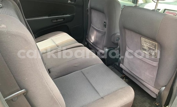 Acheter Occasion Voiture Toyota Wish Blanc à Kampala, Ouganda Acheter Occasion Voiture Toyota Wish Blanc à Kampala, Ouganda