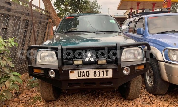 Nunua Ilio tumika Mitsubishi L200 Kijani Gari ndani ya Kampala nchini Uganda Nunua Ilio tumika Mitsubishi L200 Kijani Gari ndani ya Kampala nchini Uganda