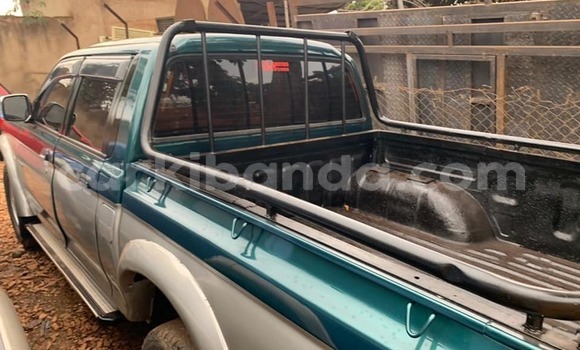 Acheter Occasion Voiture Mitsubishi L200 Vert à Kampala, Ouganda Acheter Occasion Voiture Mitsubishi L200 Vert à Kampala, Ouganda