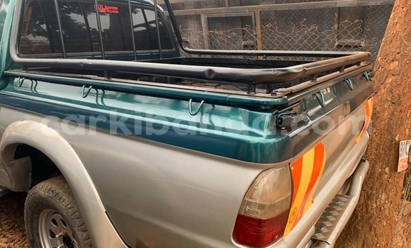 Acheter Occasion Voiture Mitsubishi L200 Vert à Kampala, Ouganda Acheter Occasion Voiture Mitsubishi L200 Vert à Kampala, Ouganda