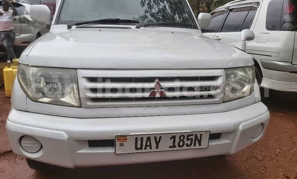 Nunua Ilio tumika Mitsubishi Pajero iO Nyeupe Gari ndani ya Kampala nchini Uganda