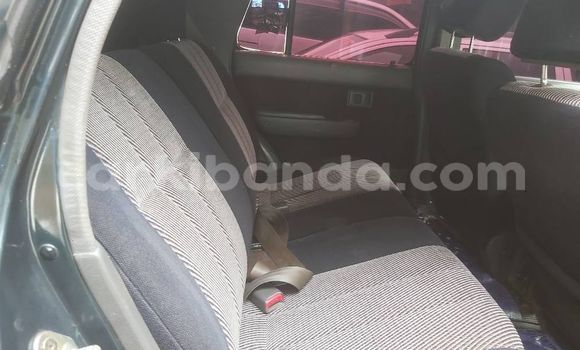 Acheter Occasion Voiture Toyota Surf Bleu à Kampala, Ouganda Acheter Occasion Voiture Toyota Surf Bleu à Kampala, Ouganda