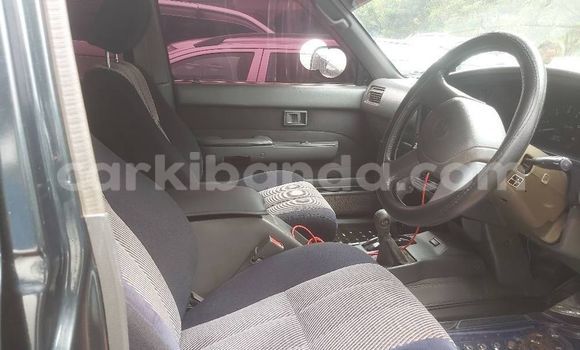 Acheter Occasion Voiture Toyota Surf Bleu à Kampala, Ouganda Acheter Occasion Voiture Toyota Surf Bleu à Kampala, Ouganda