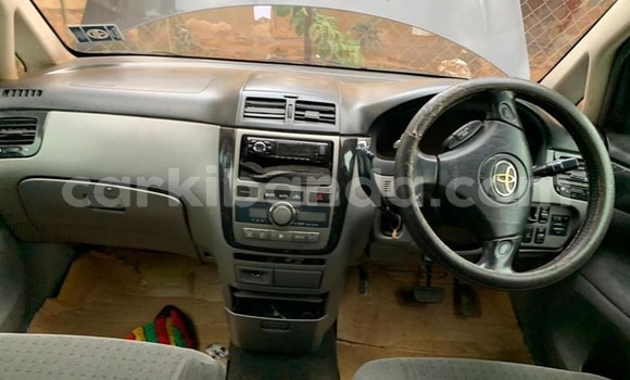 Acheter Occasion Voiture Toyota Ipsum Noir à Kampala, Ouganda Acheter Occasion Voiture Toyota Ipsum Noir à Kampala, Ouganda