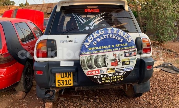 Acheter Occasion Voiture Toyota RAV4 Blanc à Kampala, Ouganda Acheter Occasion Voiture Toyota RAV4 Blanc à Kampala, Ouganda