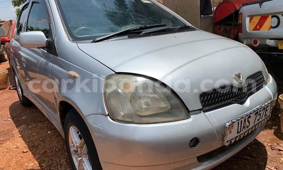 Nunua Ilio tumika Toyota Vitz Fedha Gari ndani ya Kampala nchini Uganda Nunua Ilio tumika Toyota Vitz Fedha Gari ndani ya Kampala nchini Uganda