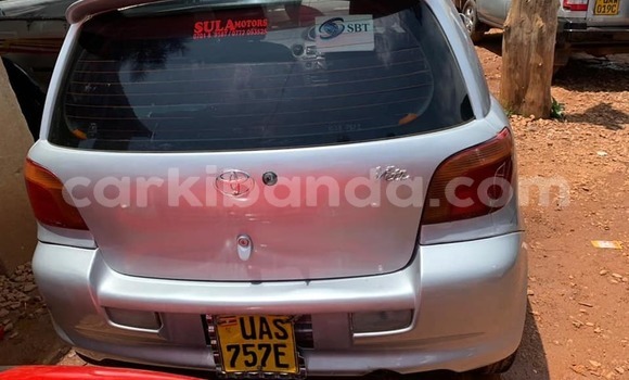 Acheter Occasion Voiture Toyota Vitz Gris à Kampala, Ouganda Acheter Occasion Voiture Toyota Vitz Gris à Kampala, Ouganda