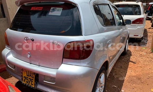 Acheter Occasion Voiture Toyota Vitz Gris à Kampala, Ouganda Acheter Occasion Voiture Toyota Vitz Gris à Kampala, Ouganda