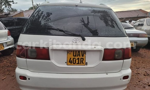 Acheter Occasion Voiture Toyota Ipsum Blanc à Kampala, Ouganda Acheter Occasion Voiture Toyota Ipsum Blanc à Kampala, Ouganda