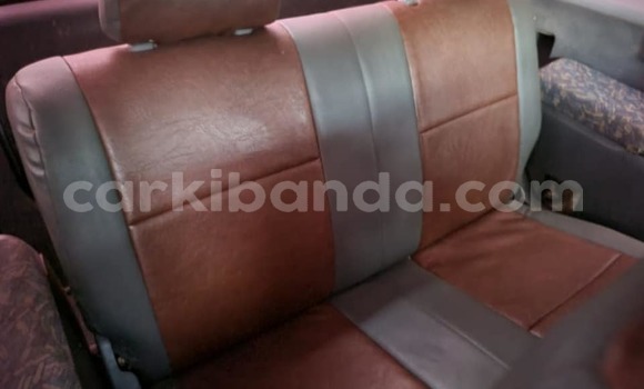 Acheter Occasion Voiture Toyota Ipsum Blanc à Kampala, Ouganda Acheter Occasion Voiture Toyota Ipsum Blanc à Kampala, Ouganda