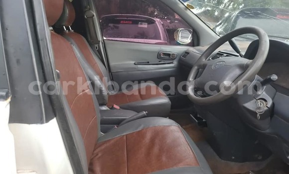 Acheter Occasion Voiture Toyota Ipsum Blanc à Kampala, Ouganda Acheter Occasion Voiture Toyota Ipsum Blanc à Kampala, Ouganda