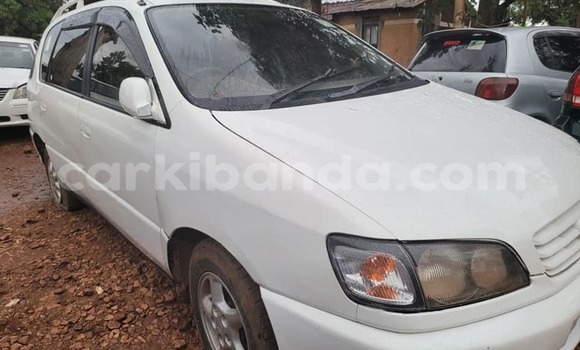 Acheter Occasion Voiture Toyota Ipsum Blanc à Kampala, Ouganda Acheter Occasion Voiture Toyota Ipsum Blanc à Kampala, Ouganda