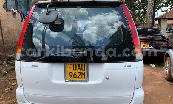 Acheter Occasion Voiture Toyota Noah Blanc à Kampala, Ouganda Acheter Occasion Voiture Toyota Noah Blanc à Kampala, Ouganda