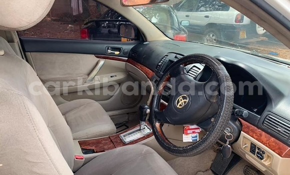 Acheter Occasion Voiture Toyota Premio Blanc à Kampala, Ouganda Acheter Occasion Voiture Toyota Premio Blanc à Kampala, Ouganda